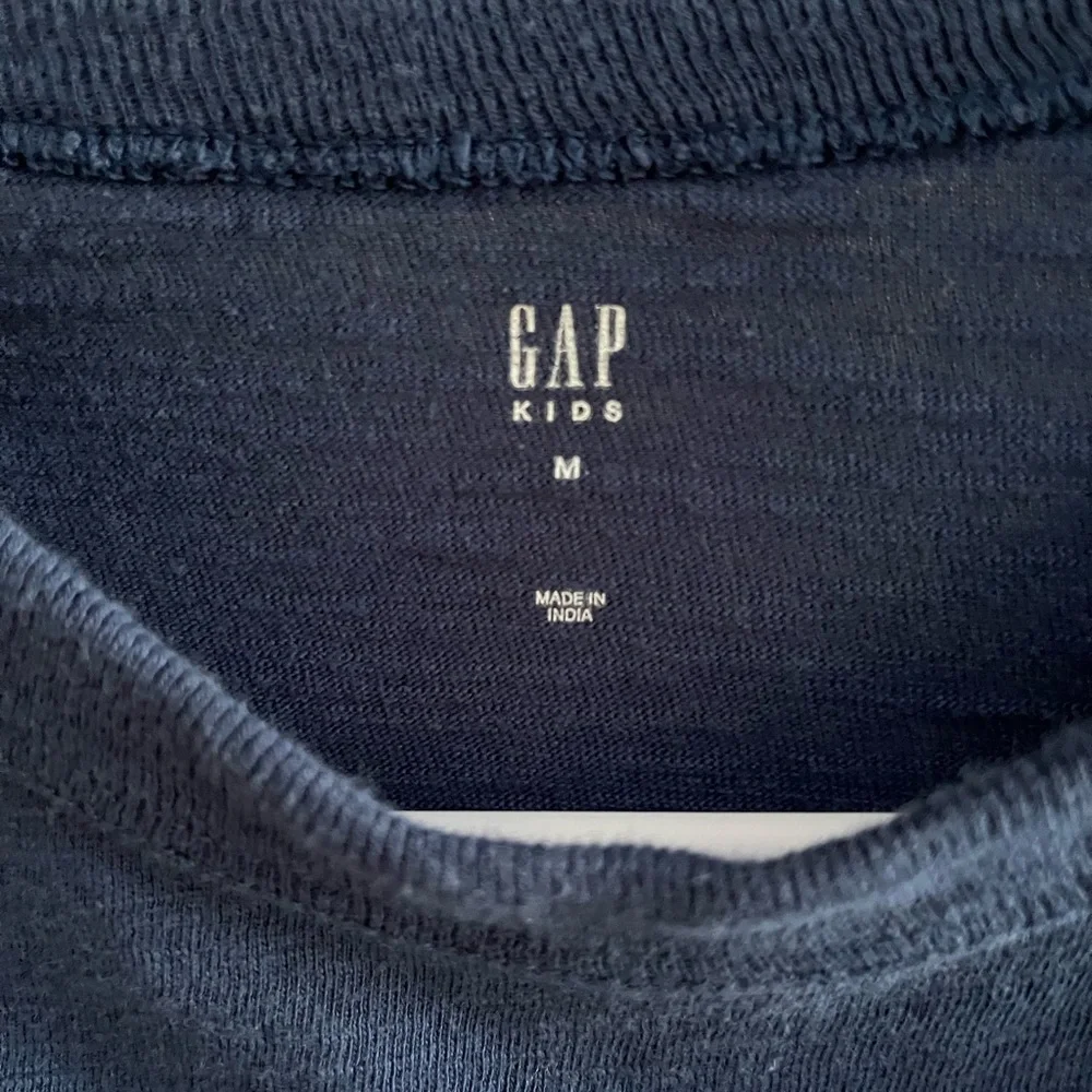 Gap kids long sleeve with front pocket